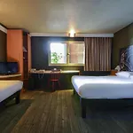 Ibis Orly Tram 7 מלון 3*