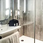 Ibis Orly Tram 7 Otel 3*