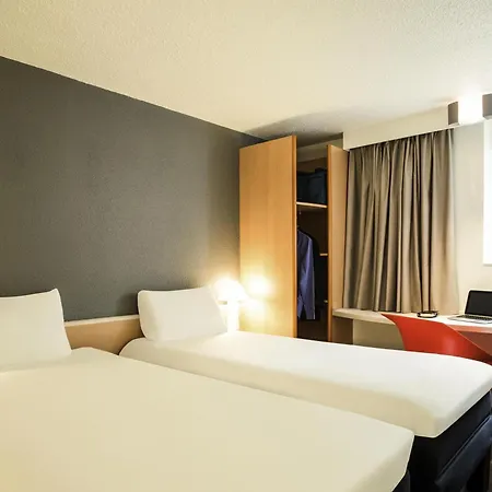 Ibis Orly Tram 7 3*