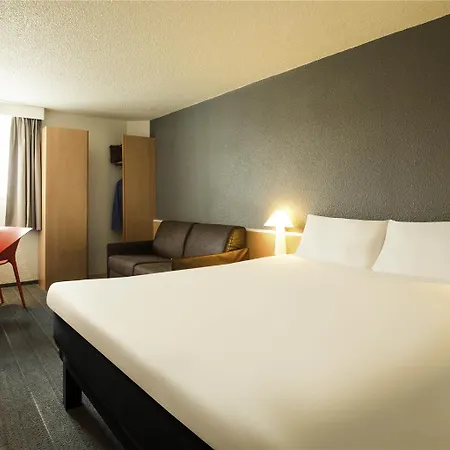 Ibis Orly Tram 7 3*