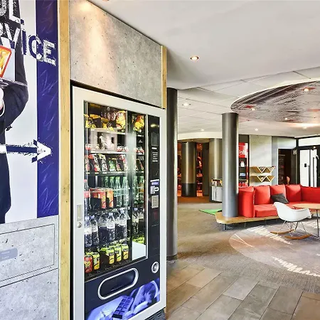 Ibis Orly Tram 7 ホテル シュビイ・ラリュ