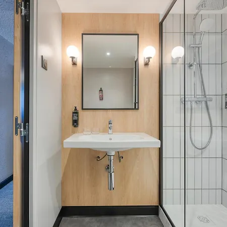 Ibis Orly Tram 7 3*