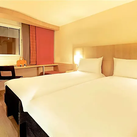 Ibis Orly Tram 7
