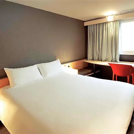Ibis Orly Tram 7