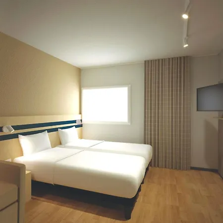 Ibis Orly Tram 7 3*