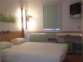 Ibis Orly Tram 7 3*
