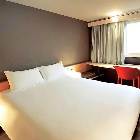 Ibis Orly Tram 7