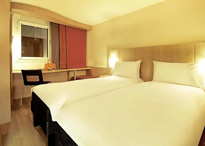 Ibis Orly Tram 7