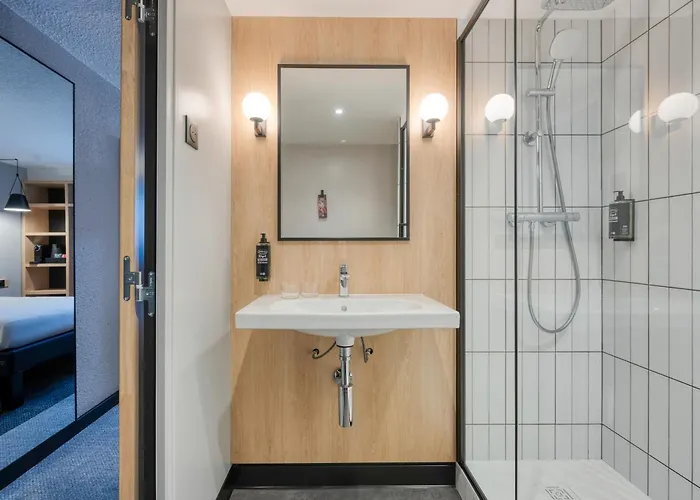 Ibis Orly Tram 7 3*